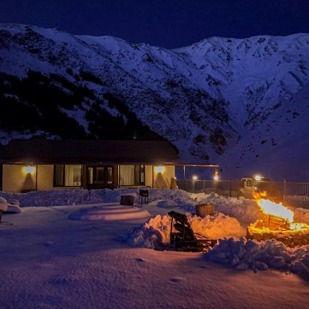 januka garden sno Villa Kazbegi Bagian luar foto