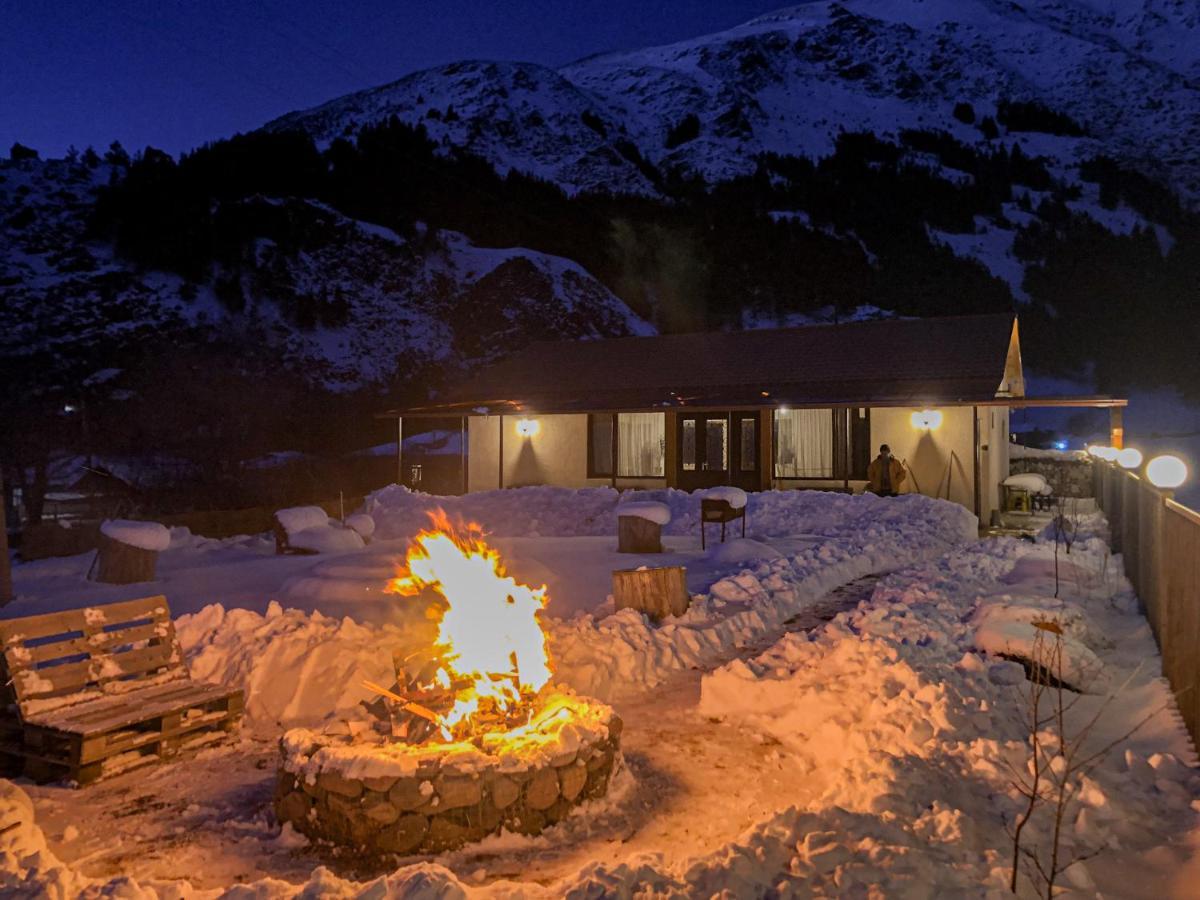 januka garden sno Villa Kazbegi Bagian luar foto