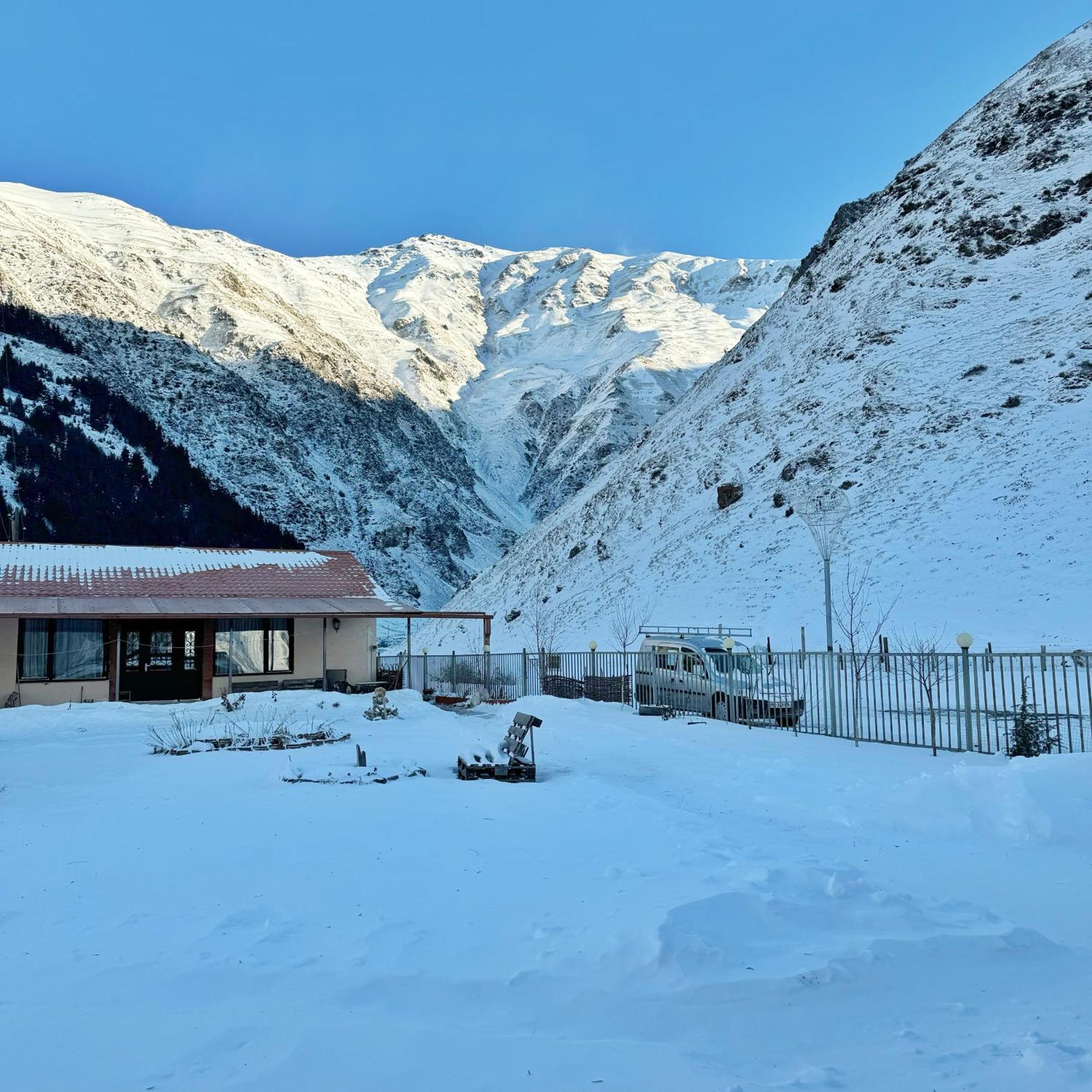 januka garden sno Villa Kazbegi Bagian luar foto