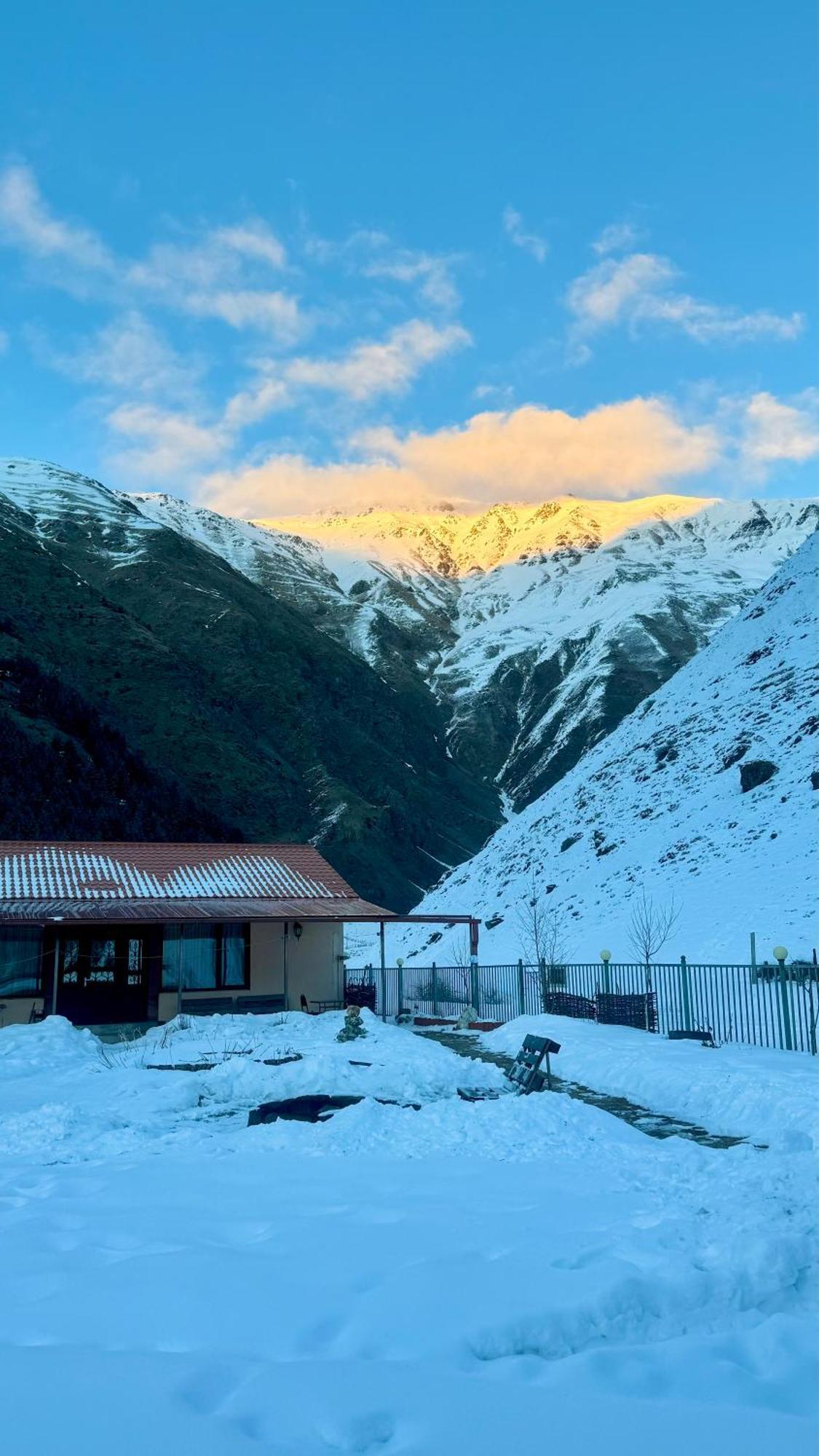 januka garden sno Villa Kazbegi Bagian luar foto